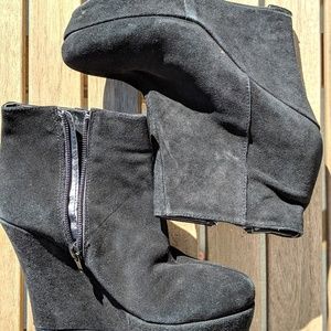 ALDO Black Suede Wedges US6.5